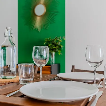 L'ecrin D'emeraude - Parking -airport 15min Apartment